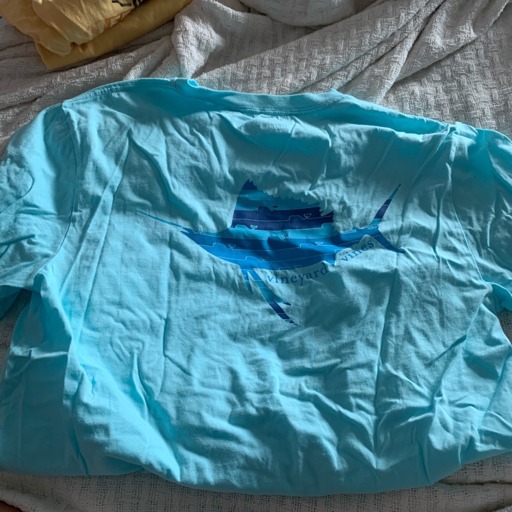 Vineyard Vines Short Sleeve Short! Basically new